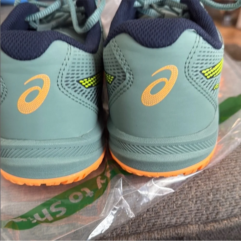 Asics men’s upcourt‎ sneakers size 8